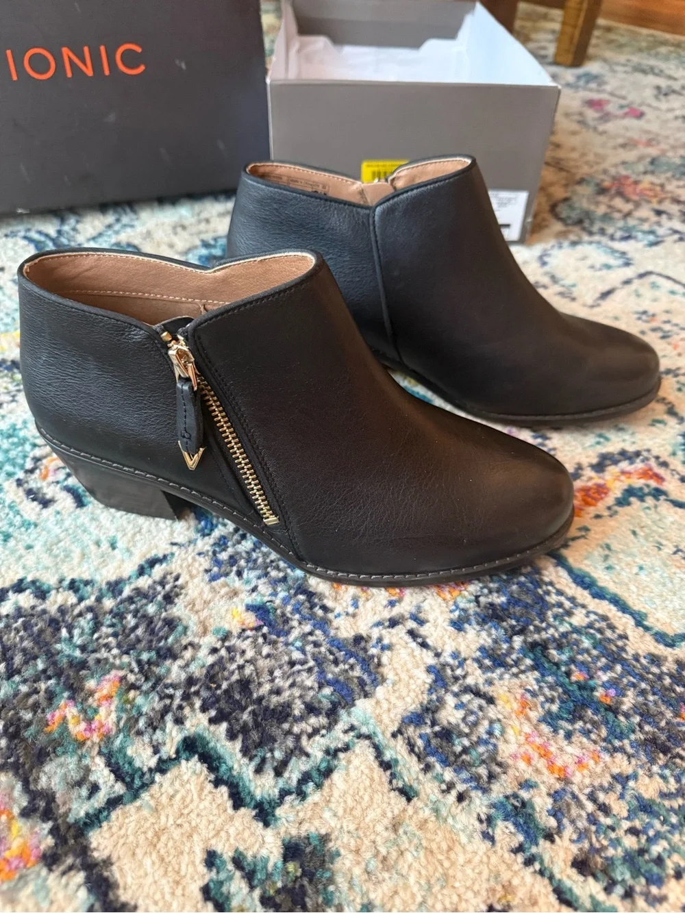 VIONIC Joy Jolene Black Leather Ankle Booties Side Zip Comfort Heels Size 7